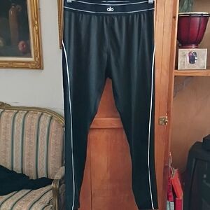 ALO Yoga Airlift Suit Up Leggings